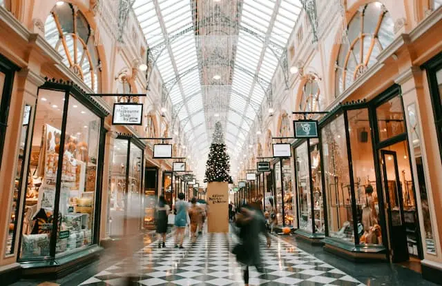 Christmas shopping on a budget: how to save for the holidays